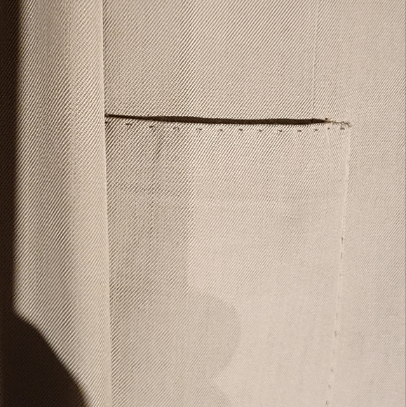 Ermenegildo Zegna tan silk/ wool suit. - Picture 14 of 15